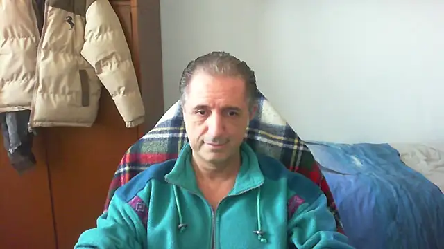 Snapshot of lliuk70mi chatting on April 5, 12:35 pm lliuk70mi online show from April 5, 12:35 pm