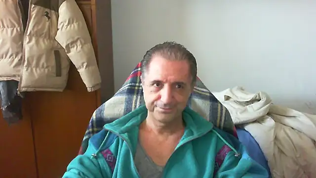 Snapshot of lliuk70mi chatting on April 7, 2:17 pm lliuk70mi online show from April 7, 2:17 pm