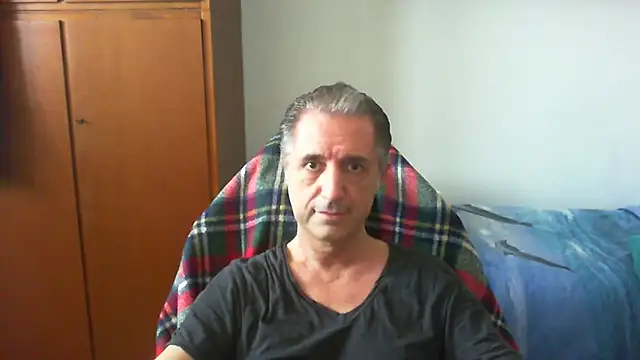 Snapshot of lliuk70mi chatting on April 8, 3:12 pm lliuk70mi online show from April 8, 3:12 pm