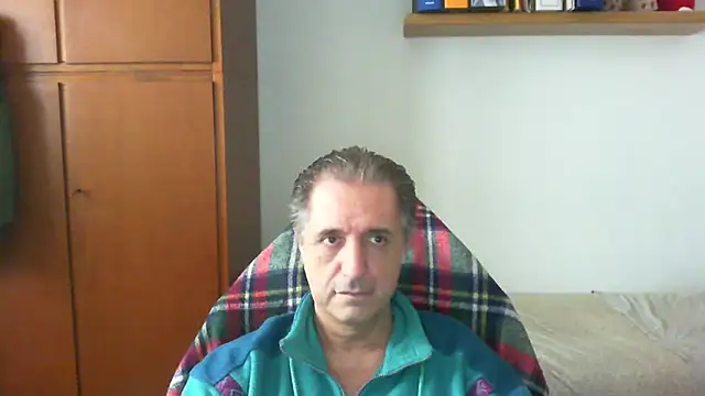Snapshot of lliuk70mi chatting on April 13, 12:32 pm lliuk70mi online show from April 13, 12:32 pm