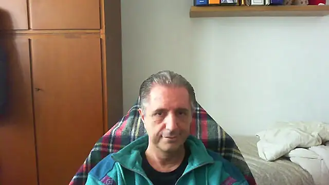 Snapshot of lliuk70mi chatting on April 15, 1:40 pm lliuk70mi online show from April 15, 1:40 pm