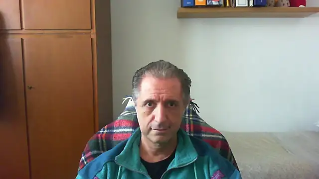 Snapshot of lliuk70mi chatting on April 16, 12:50 pm lliuk70mi online show from April 16, 12:50 pm