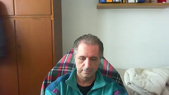Snapshot of lliuk70mi chatting on April 17, 12:19 pm lliuk70mi online show from April 17, 12:19 pm