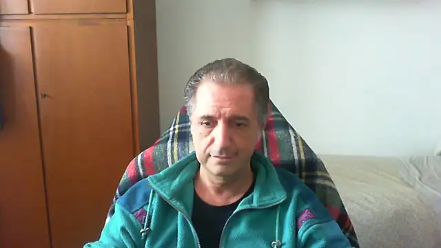 Snapshot of lliuk70mi chatting on April 20, 12:41 pm lliuk70mi online show from April 20, 12:41 pm