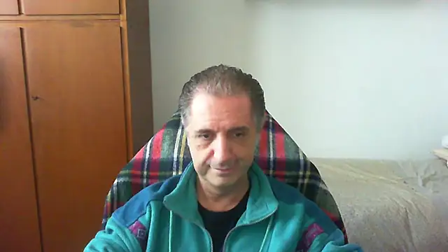 Snapshot of lliuk70mi chatting on April 21, 2:01 pm lliuk70mi online show from April 21, 2:01 pm