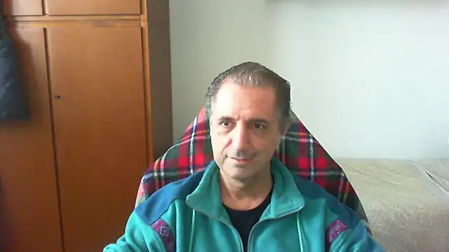 Snapshot of lliuk70mi chatting on April 22, 1:34 pm lliuk70mi online show from April 22, 1:34 pm