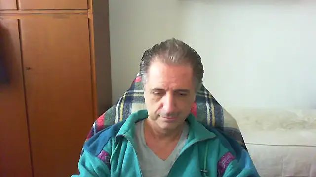 Snapshot of lliuk70mi chatting on April 23, 1:24 pm lliuk70mi online show from April 23, 1:24 pm