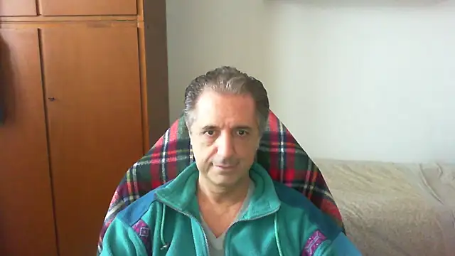 Snapshot of lliuk70mi chatting on April 24, 3:25 pm lliuk70mi online show from April 24, 3:25 pm