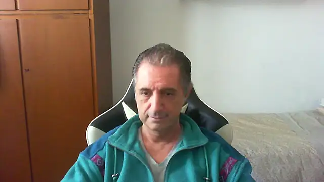 Snapshot of lliuk70mi chatting on April 26, 12:14 pm lliuk70mi online show from April 26, 12:14 pm