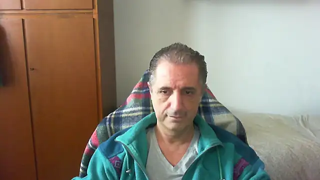 Snapshot of lliuk70mi chatting on April 27, 2:37 pm lliuk70mi online show from April 27, 2:37 pm