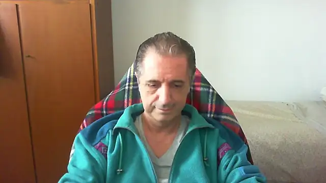 Snapshot of lliuk70mi chatting on April 30, 12:33 pm lliuk70mi online show from April 30, 12:33 pm