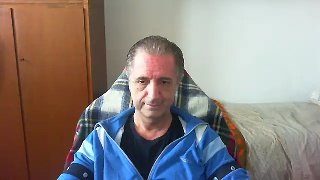 Snapshot of lliuk70mi chatting on May 9, 2:00 pm lliuk70mi online show from May 9, 2:00 pm