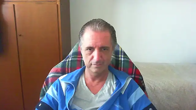 Snapshot of lliuk70mi chatting on May 13, 12:13 pm lliuk70mi online show from May 13, 12:13 pm