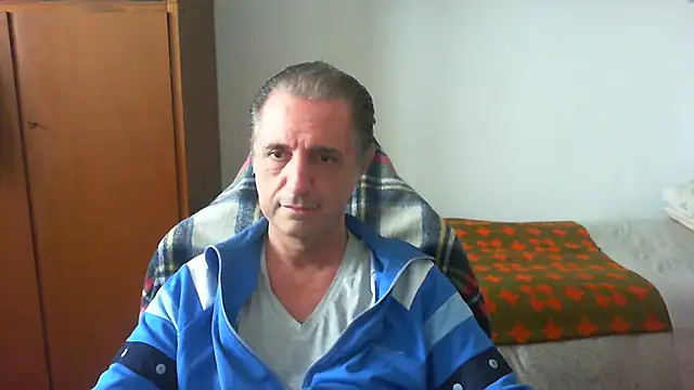 Snapshot of lliuk70mi chatting on May 15, 2:46 pm lliuk70mi online show from May 15, 2:46 pm