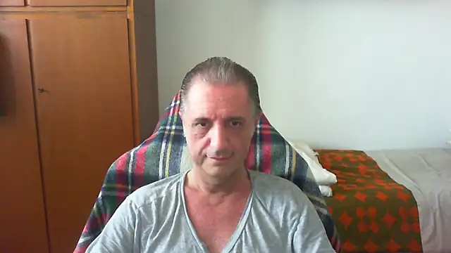 Snapshot of lliuk70mi chatting on May 21, 12:12 pm lliuk70mi online show from May 21, 12:12 pm