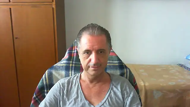 Snapshot of lliuk70mi chatting on May 22, 3:06 pm lliuk70mi online show from May 22, 3:06 pm