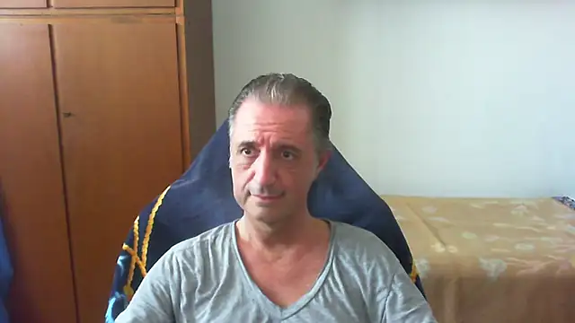 Snapshot of lliuk70mi chatting on May 23, 12:20 pm lliuk70mi online show from May 23, 12:20 pm