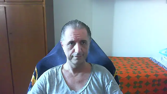 Snapshot of lliuk70mi chatting on May 24, 12:43 pm lliuk70mi online show from May 24, 12:43 pm