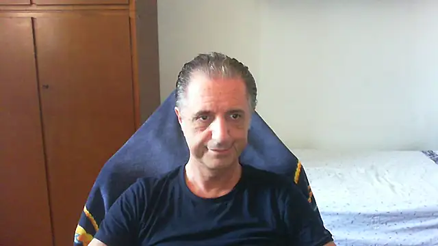 Snapshot of lliuk70mi chatting on May 26, 1:29 pm lliuk70mi online show from May 26, 1:29 pm