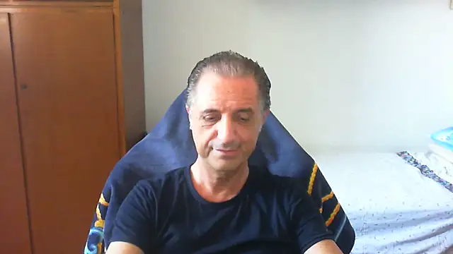 Snapshot of lliuk70mi chatting on May 27, 1:19 pm lliuk70mi online show from May 27, 1:19 pm