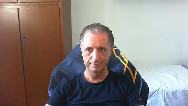 Snapshot of lliuk70mi chatting on May 28, 10:45 am lliuk70mi online show from May 28, 10:45 am