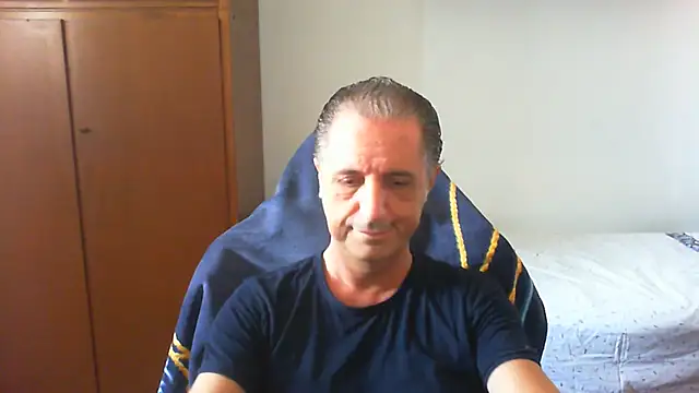 Snapshot of lliuk70mi chatting on May 31, 8:10 am lliuk70mi online show from May 31, 8:10 am