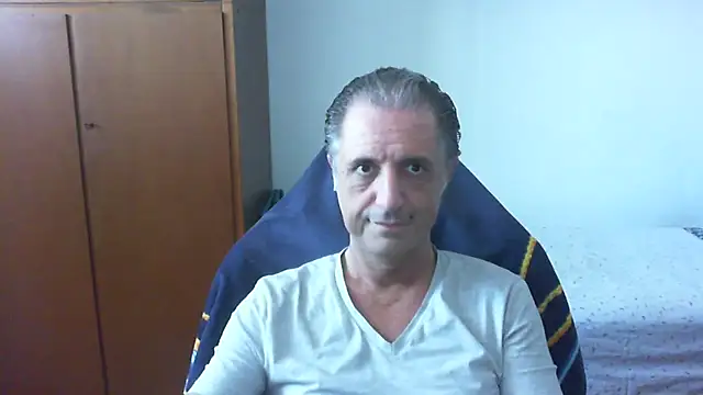 Snapshot of lliuk70mi chatting on June 3, 1:14 pm lliuk70mi online show from June 3, 1:14 pm