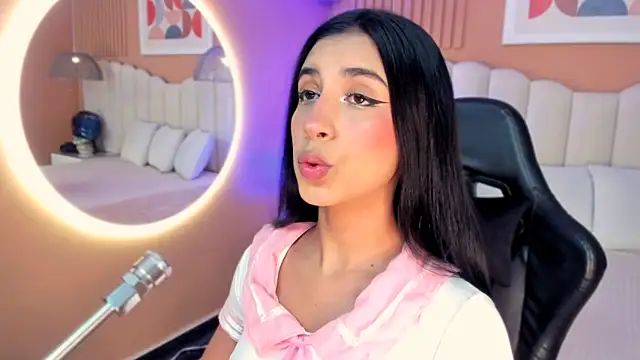 zia cooper online show from October 16, 7:15 pm