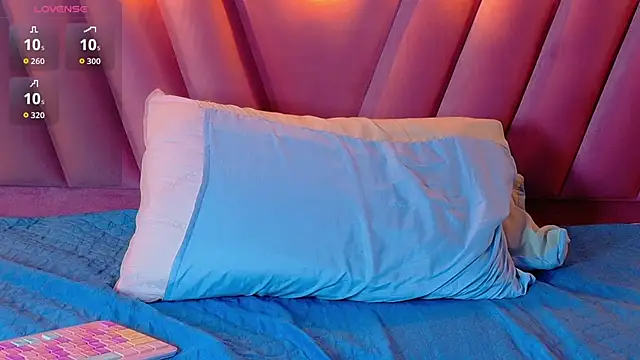 littleebonymommy online show from October 24, 8:11 am