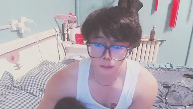 Snapshot of handsome1069 chatting on October 17, 1:57 pm handsome1069 online show from October 17, 1:57 pm