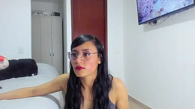 Snapshot of SophieBaker__ chatting on March 4, 1:23 am SophieBaker online show from March 4, 1:23 am