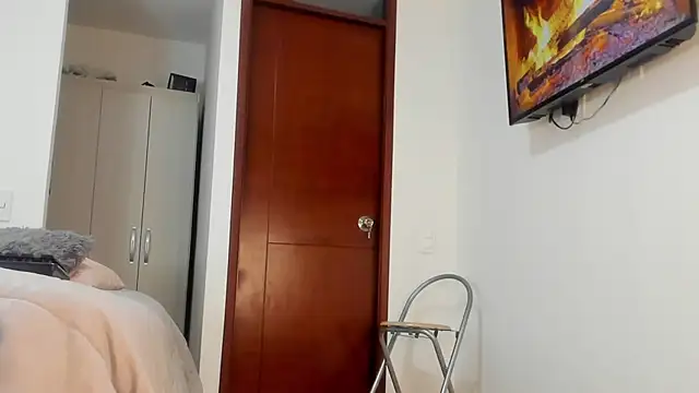 Snapshot of SophieBaker__ chatting on March 11, 10:29 am SophieBaker online show from March 11, 10:29 am