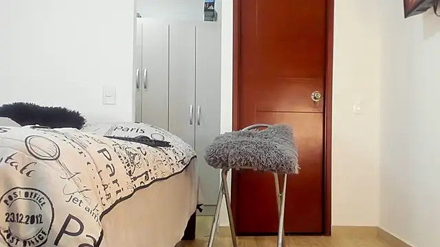 Snapshot of SophieBaker__ chatting on March 19, 4:25 am SophieBaker online show from March 19, 4:25 am