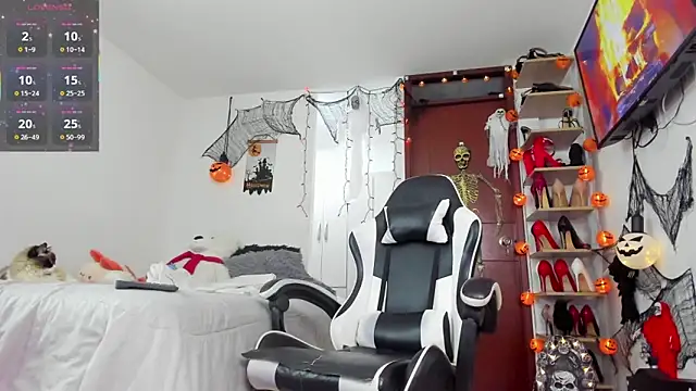 Snapshot of SophieBaker__ chatting on October 5, 11:57 pm SophieBaker online show from October 5, 11:57 pm