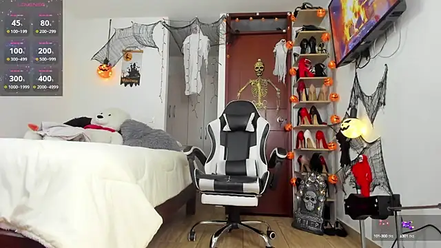 Snapshot of SophieBaker__ chatting on October 10, 1:59 am SophieBaker online show from October 10, 1:59 am