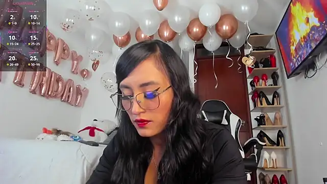 Snapshot of SophieBaker__ chatting on November 4, 1:27 am SophieBaker online show from November 4, 1:27 am