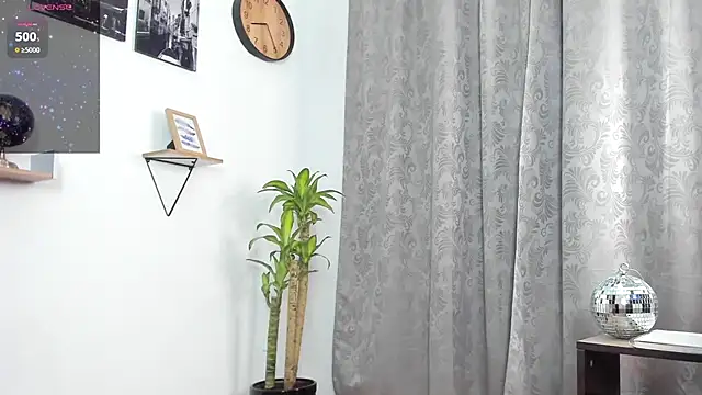 Snapshot of SophieBaker__ chatting on November 5, 1:27 am SophieBaker online show from November 5, 1:27 am