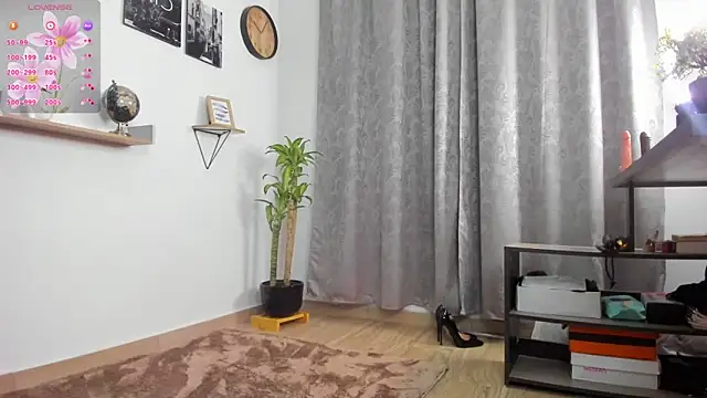 Snapshot of SophieBaker__ chatting on November 11, 3:06 am SophieBaker online show from November 11, 3:06 am