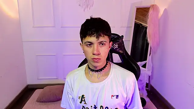 Justyn Ross online show from October 19, 2:45 am