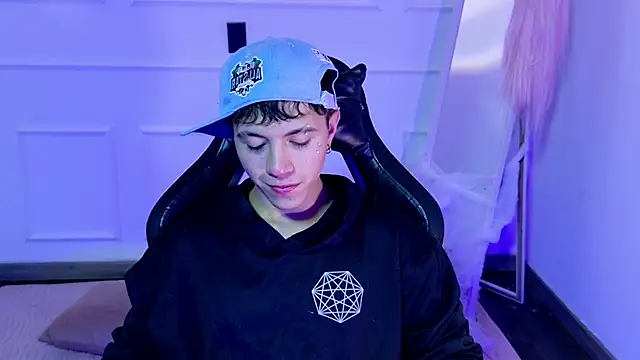 Justyn Ross online show from October 19, 11:05 pm