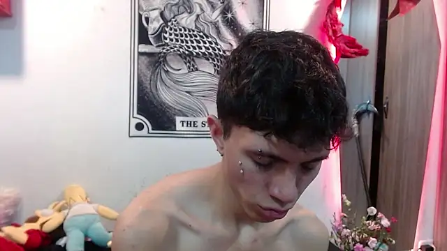 Justyn Ross online show from December 13, 11:54 pm