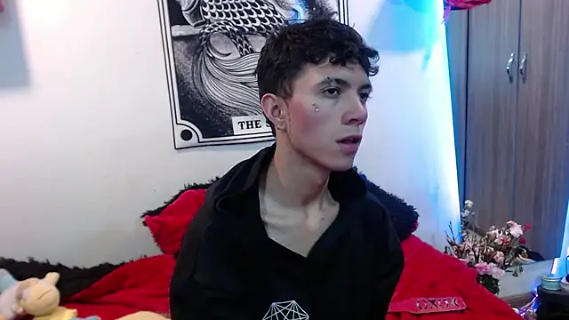 Justyn Ross online show from December 16, 3:22 am