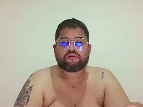 Snapshot of GABRIELGARCIA1313 chatting on February 22, 1:07 am GABRIELGARCIA1313 online show from February 22, 1:07 am