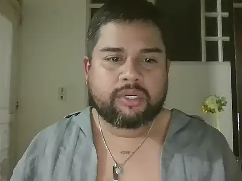 Snapshot of GABRIELGARCIA1313 chatting on February 23, 12:19 am GABRIELGARCIA1313 online show from February 23, 12:19 am