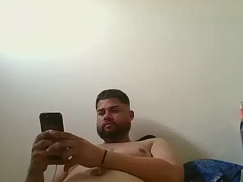 Snapshot of GABRIELGARCIA1313 chatting on March 2, 1:29 pm GABRIELGARCIA1313 online show from March 2, 1:29 pm