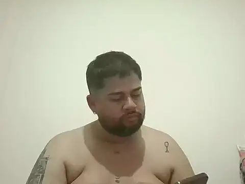 Snapshot of GABRIELGARCIA1313 chatting on March 5, 11:23 pm GABRIELGARCIA1313 online show from March 5, 11:23 pm