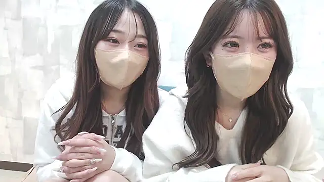 LOVE MOMO LOVE online show from February 10, 2:48 pm