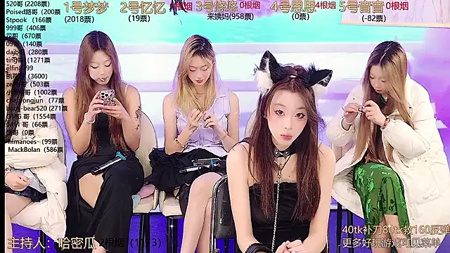 Snapshot of YIYI_XIXI_18 chatting on December 12, 9:19 am YIYI XIXI 18 online show from December 12, 9:19 am