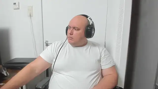 BigromeoXX online show from December 27, 7:03 pm