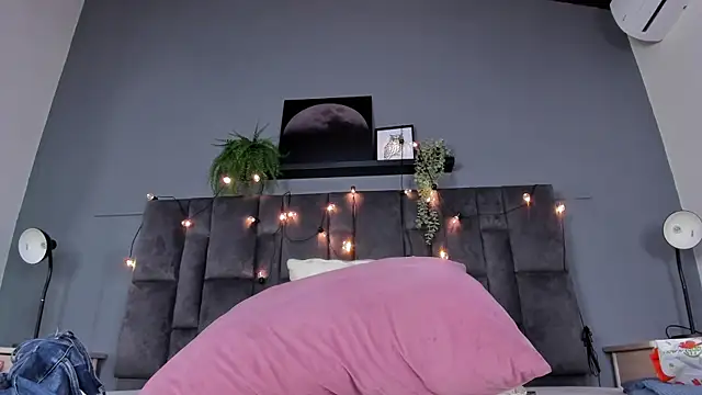 Snapshot of DulceAurora__ chatting on March 31, 2:57 am DulceAurora online show from March 31, 2:57 am